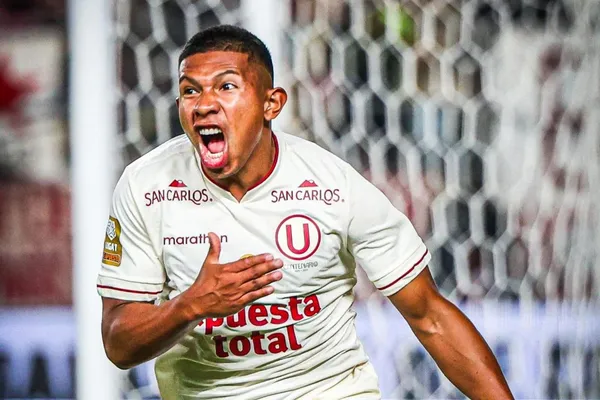 Edison Flores con camiseta de la U 2024