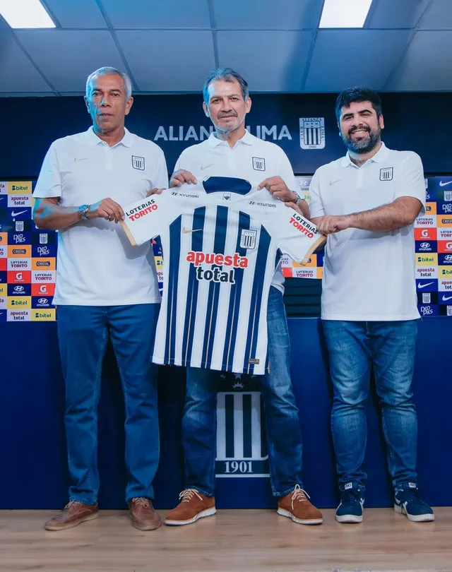 Navarro, Valencia y Bellina en Alianza Lima &#8211; Foto: Alianza Lima