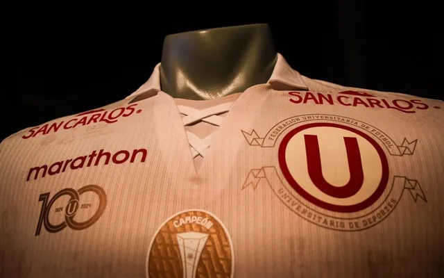 La camiseta del Centenario &#8211; Foto: Universitario
