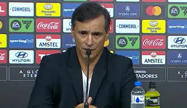 Fabián Bustos en conferencia de prensa - Foto: Universitario.