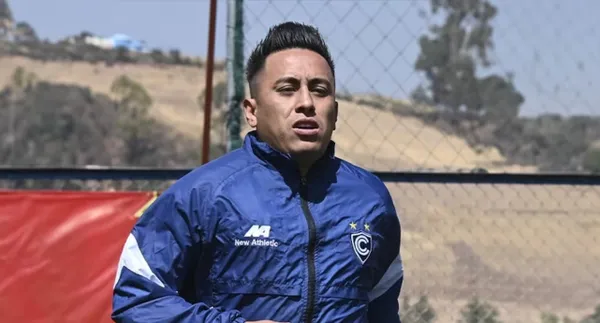 Christian Cueva desata euforia en Cusco durante la presentación de la nueva camiseta de Cienciano 2025