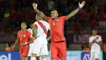 Arturo Vidal convirtiendole a Perú