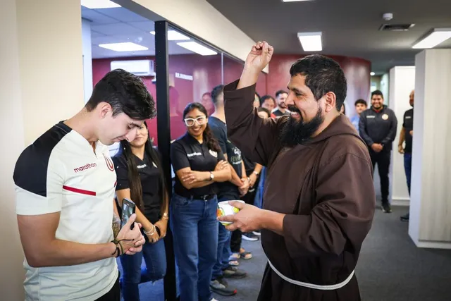 Bendición en la inauguración de las oficinas de la U &#8211; Fuente: Universitario