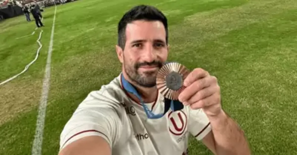 Stefano Peschiera recibió un merecido reconocimiento de parte del equipo de sus amores: Universitario