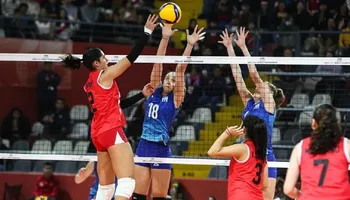 Perú cayó ante Argentina 3-1 en el sudamericano de vóley sub-19 pero aún puede clasificar al mundial