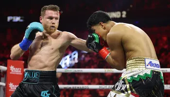 Saul ‘Canelo’ Álavez venció a Jaime Munguía en la pelea por la unificación de los títulos supermedianos – VIDEO