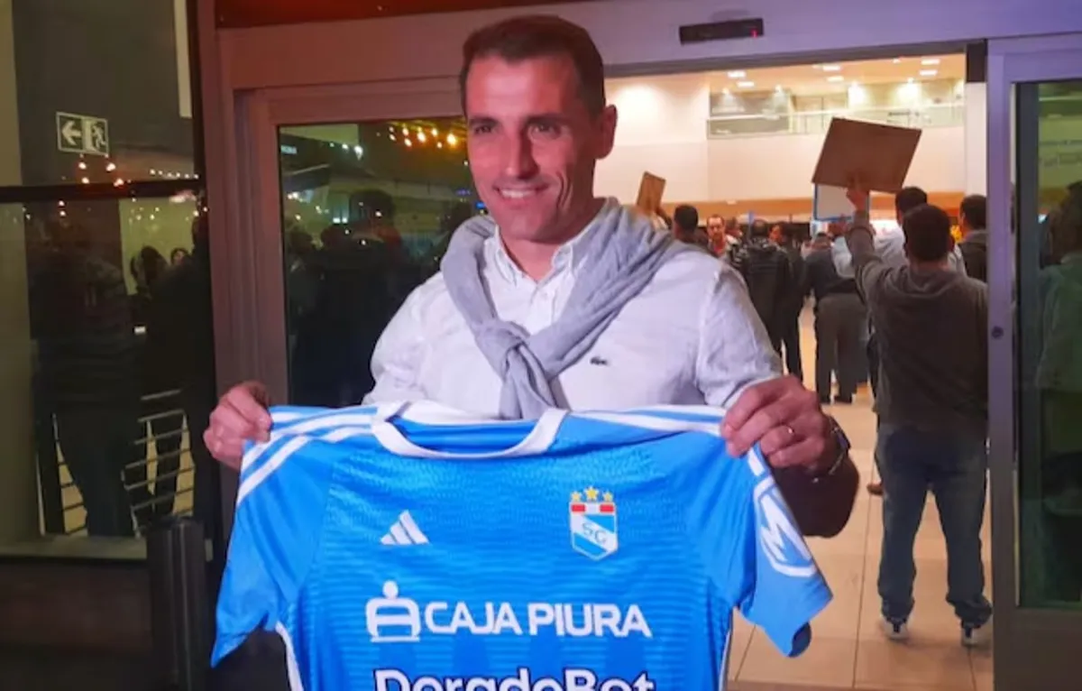 Guillermo Farré llegó a Lima para tomar el mando de Sporting Cristal como Director Técnico