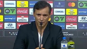 Fabián Bustos en conferencia de prensa - Foto: Universitario.