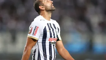 Hernán Barcos con camiseta de Alianza Lima 2024