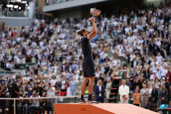 Alexander Zverev conquista Roland Garros 2026: vence a Flavio Cobolli en una final épica y logra su primer Grand Slam