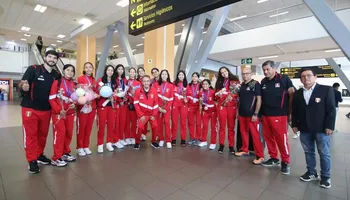 La Selección Peruana Sub 17 de Voley recibió una calurosa bienvenida a su llegada al aeropuerto Jorge Chávez