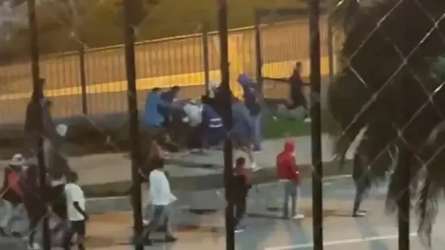 Actos de violencia fuera del estadio donde se jugaría el Universitarios vs Colo Colo 