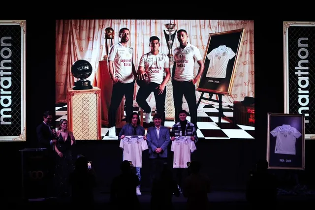 La camiseta del Centenario &#8211; Foto: Universitario
