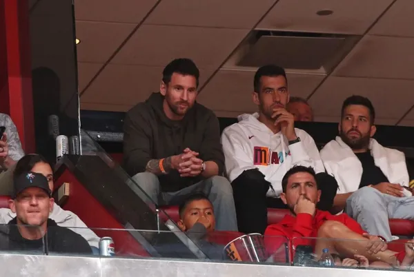 La visita de Lionel Messi a un partido de NBA: Un evento que capturó la atención