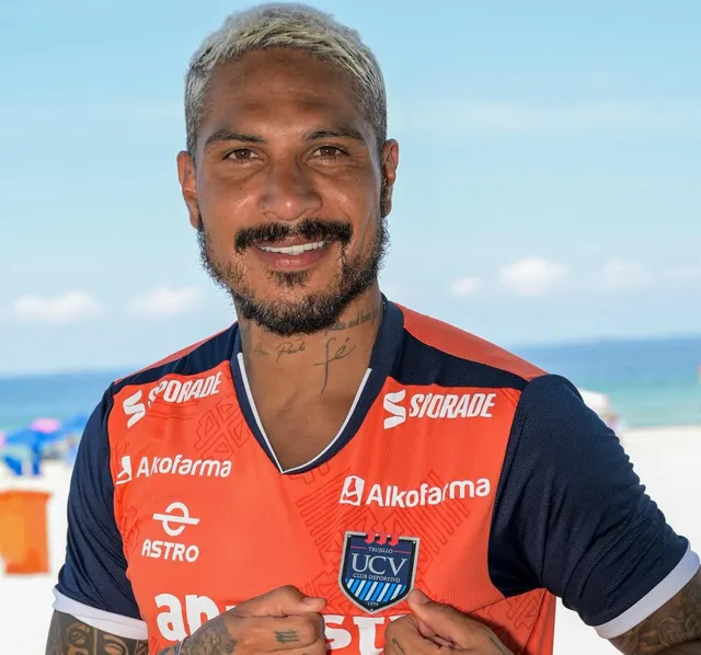 Paolo Guerrero, jugador de la UCV &#8211; Foto: Facebook UCV