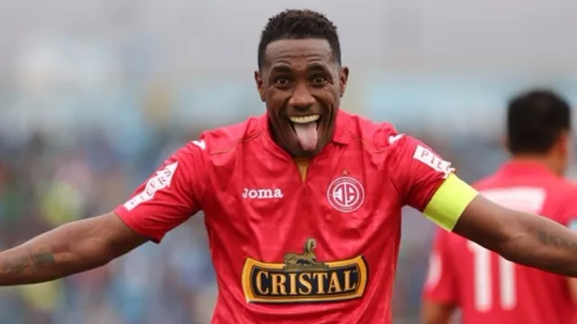 Luis Tejada vistiendo los colores del Juan Aurich de Chiclayo.