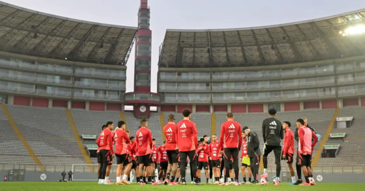 La Selección Peruana entrenando en el estadio nacional para las eliminatorias 2026
