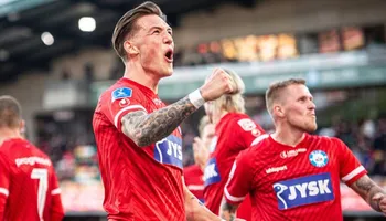Oliver Sonne le da el título a Silkeborg: Prensa de Dinamarca no escatima elogios hacia el jugador de la selección peruana