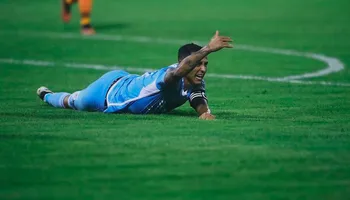 Yoshimar Yotún se perdería lo que resta del 2024 con Sporting Cristal tras sufrir una grave lesión en la rodilla