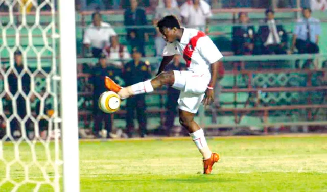 Andrés Mendoza falló solo frente al arco de Ecuador