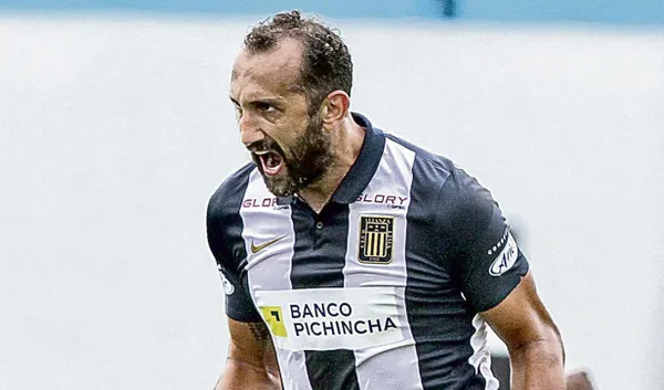 Hernán Barcos con camiseta de Alianza Lima 2024