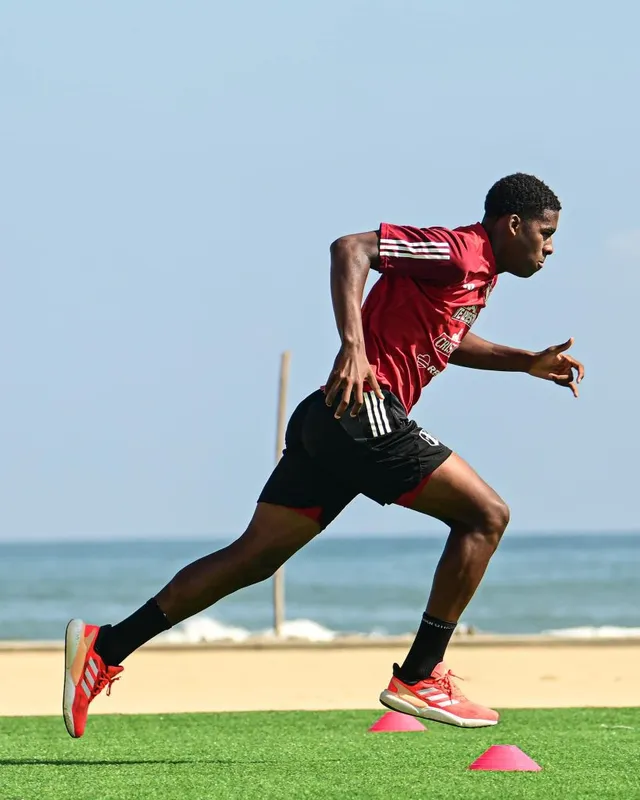 Victor Guzmán, delantero de la Selección Peruana &#8211; Fuente: FPF