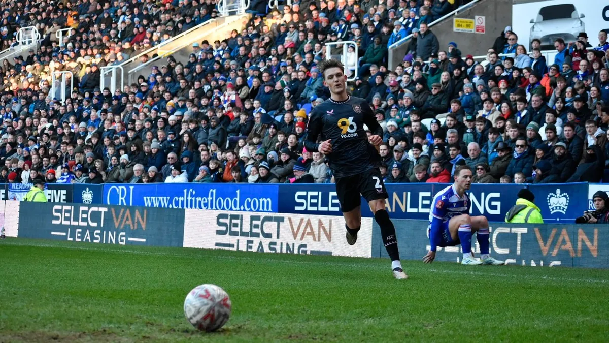 Oliver Sonne debutó en el Burnley