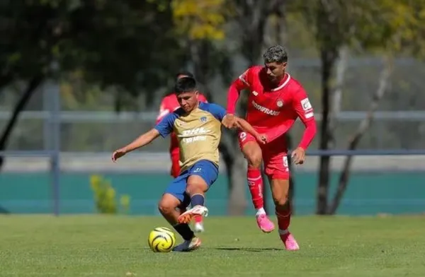 Piero Quispe debuta con Pumas UNAM en un amistoso ante Toluca