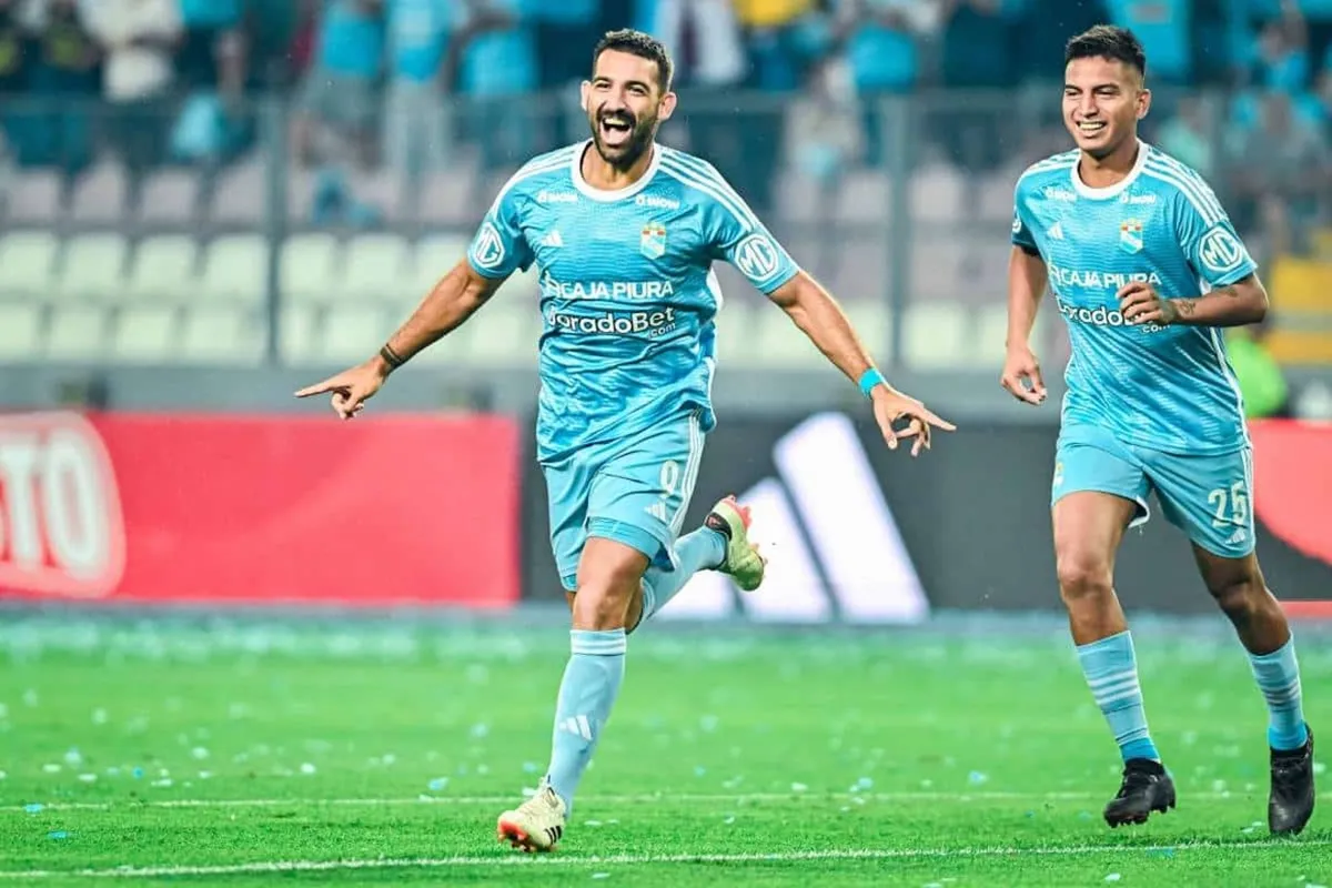 El dominio de Cauteruccio continúa: Un Hat-Trick deslumbrante y metas más altas para Sporting Cristal
