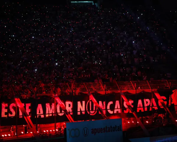 Universitario de Deportes deslumbra con estreno del documental ‘Iluminados’ sobre épica victoria ante Alianza Lima.