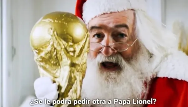 Papá Noel le pide otra copa del Mundo a Messi