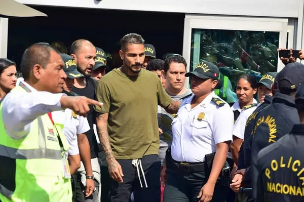 Paolo Guerrero regresa a Perú y se pone a órdenes de  la Selección con Fossati