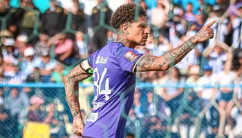 Paolo Guerrero convirtiendo de penal a UTC