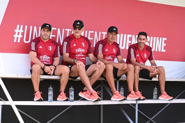 Fossati y su COmando Técnico en la Videna &#8211; Fuente: FPF