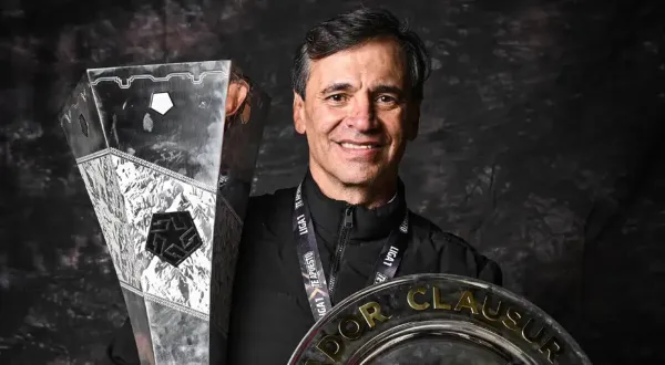 El plantel de Universitario pidió el regreso de Fabián Bustos para buscar el tetracampeonato