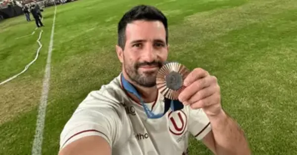 Stefano Peschiera recibió un merecido reconocimiento de parte del equipo de sus amores: Universitario