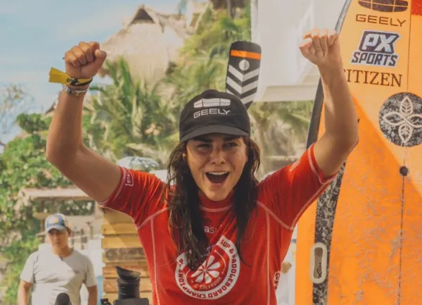 Campeona Mundial: Vania Torres sacude El Salvador y pone a Perú en la cima del surf mundial